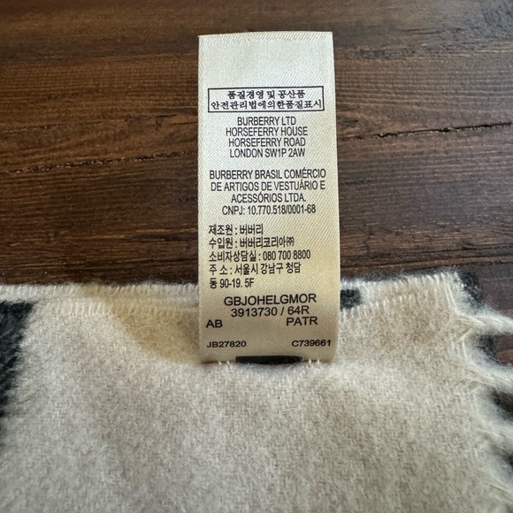 Burberry Cashmere Scarf - Picture 2 of 4